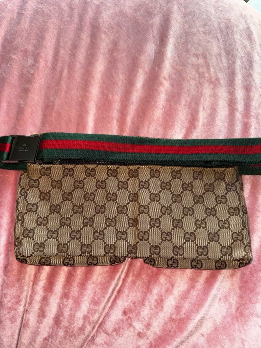 Gucci Sherry GG Supreme Canvas Waist Bag in Beige with Green-Red Web Strap - Picture 4 of 9